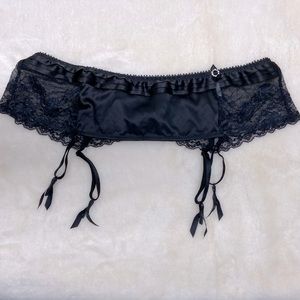 NWOT Satin and Lace Garter Belt Sz Med-Lg